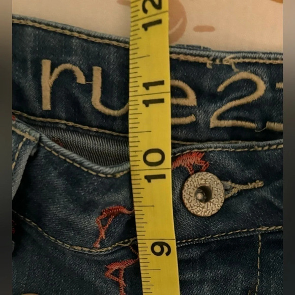 Rue21 High Waisted Cudded Denim Shorts Embroidered Pink Flamingos Size 7/8 🦩 - Picture 5 of 8
